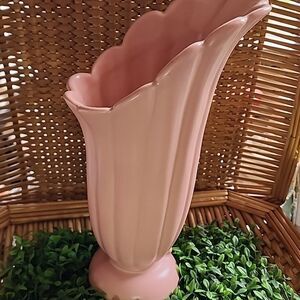 Vintage Abingdon USA Pink Vase With Scalloped Edges